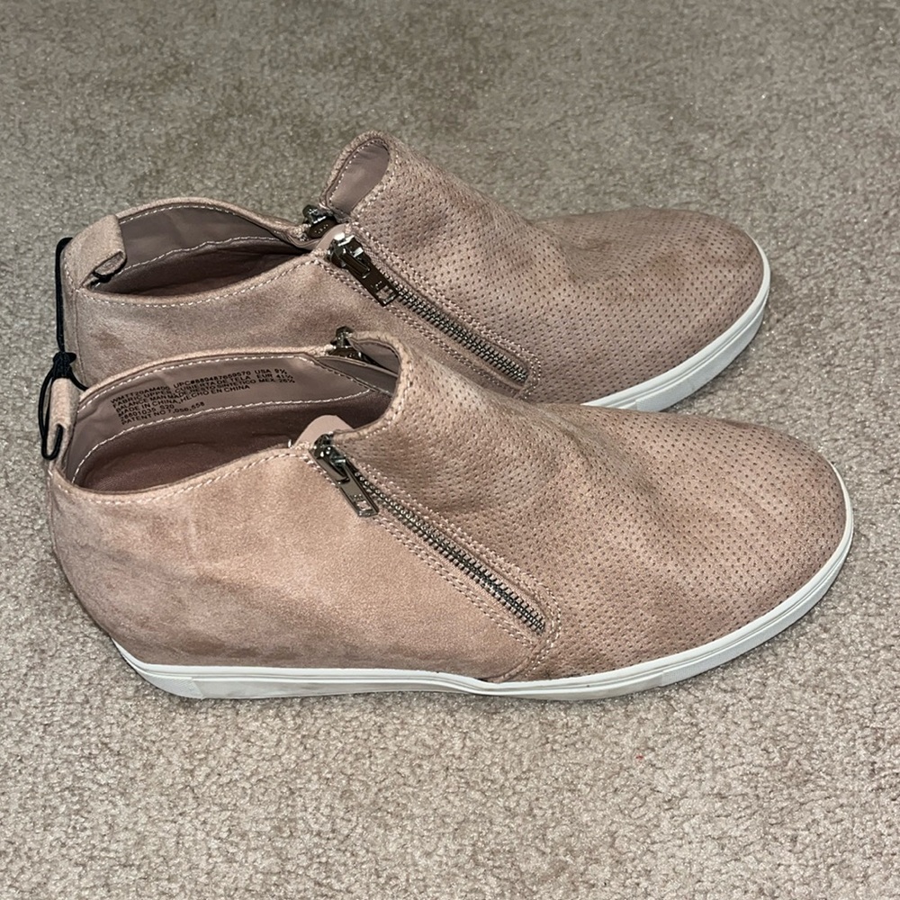 BRAND NEW light pink memory foam sneakers